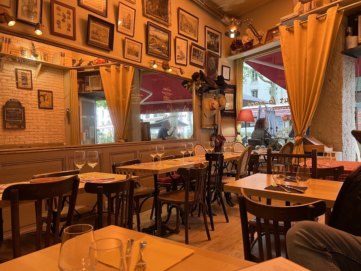 Restaurant L'assiette Sur La Place à Lyon
