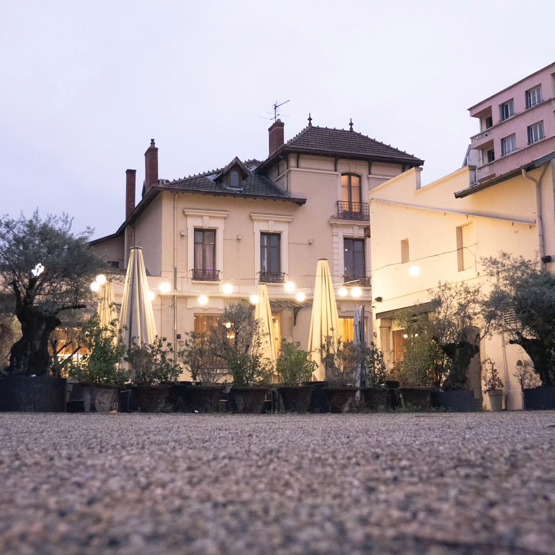 Victoria Hall Restaurant et Bar Lounge sur Instagram