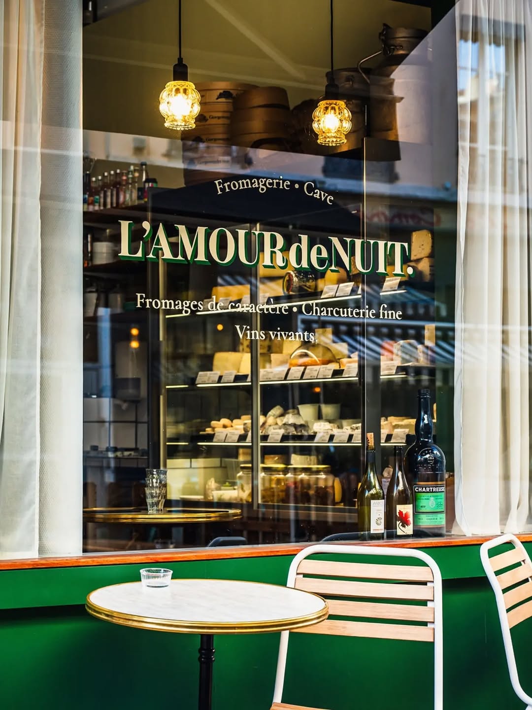 L'Amour de Nuit sur Instagram